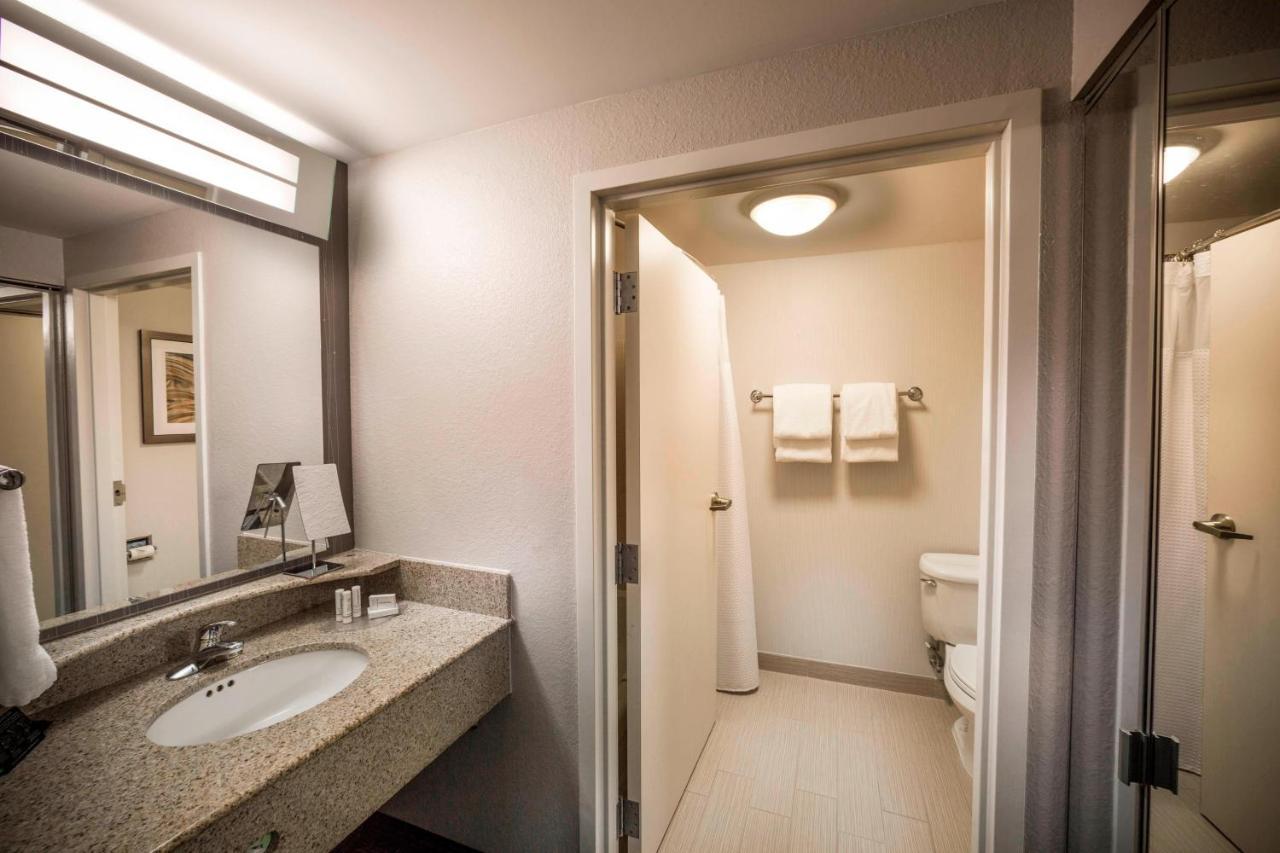 Courtyard By Marriott Norfolk Downtown Hotel Bagian luar foto