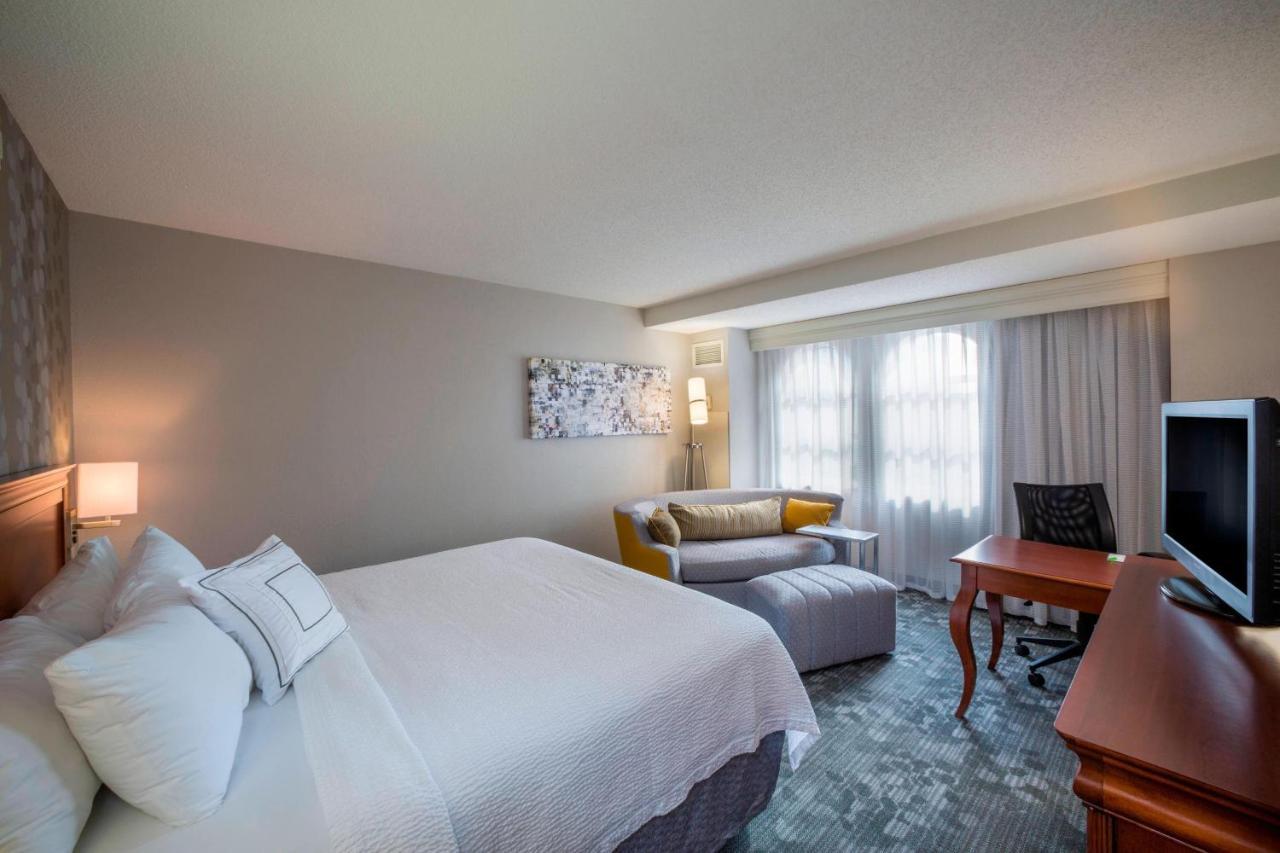 Courtyard By Marriott Norfolk Downtown Hotel Bagian luar foto