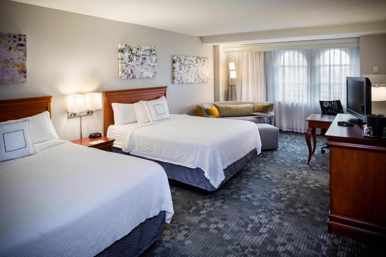 Courtyard By Marriott Norfolk Downtown Hotel Bagian luar foto