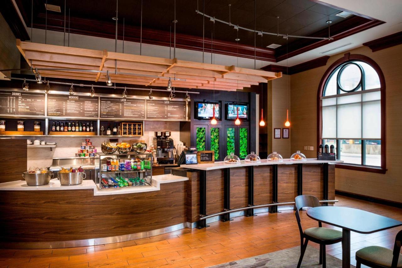 Courtyard By Marriott Norfolk Downtown Hotel Bagian luar foto