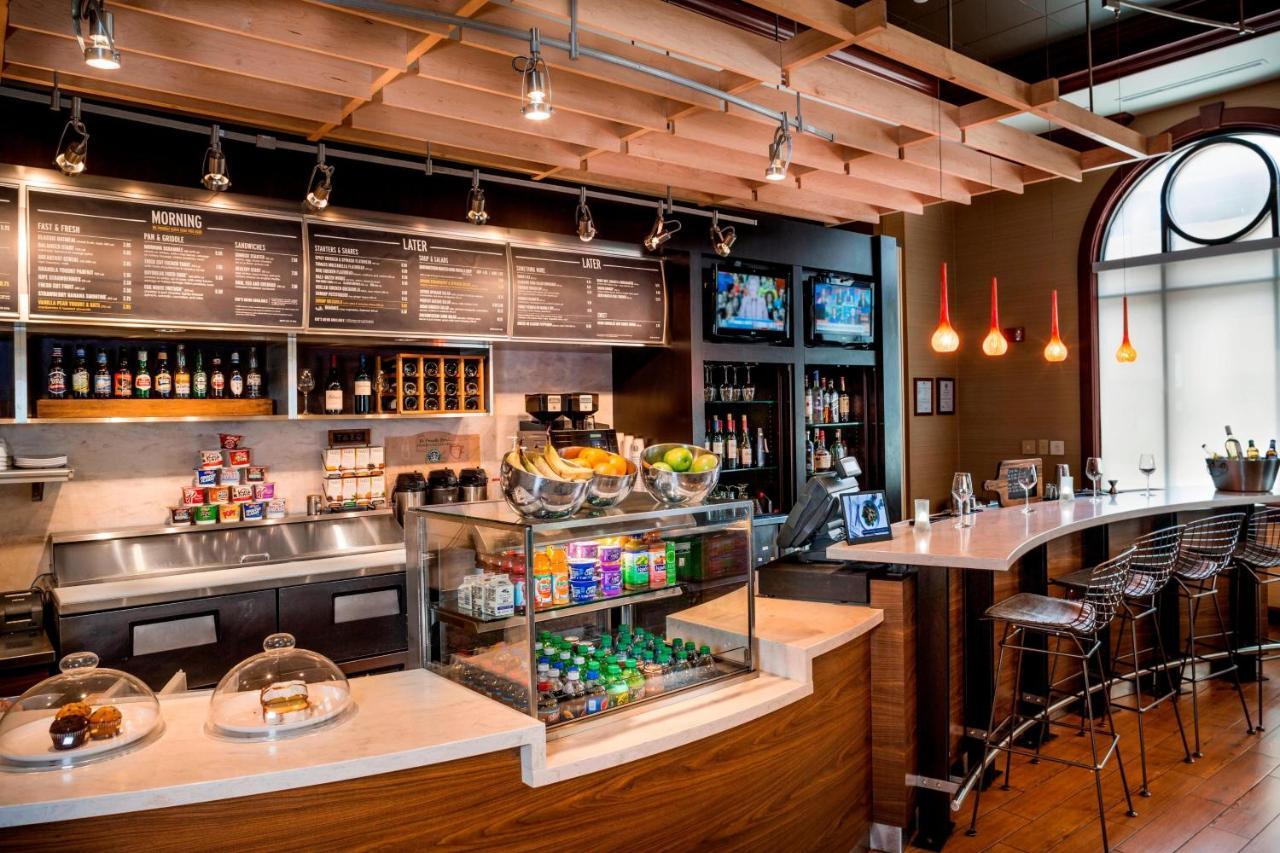 Courtyard By Marriott Norfolk Downtown Hotel Bagian luar foto