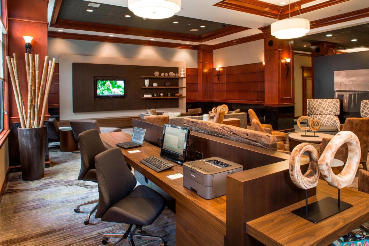 Courtyard By Marriott Norfolk Downtown Hotel Bagian luar foto
