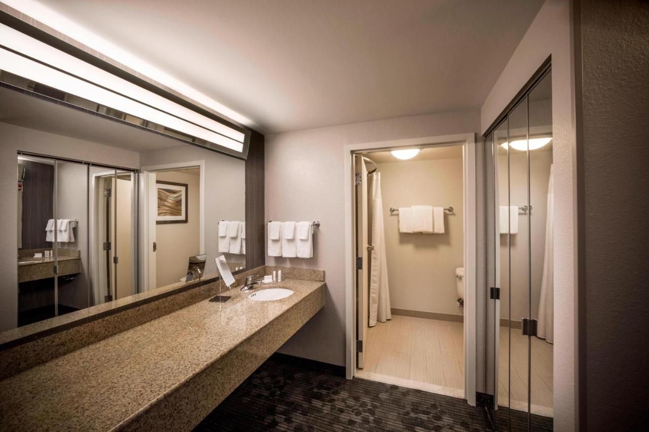 Courtyard By Marriott Norfolk Downtown Hotel Bagian luar foto