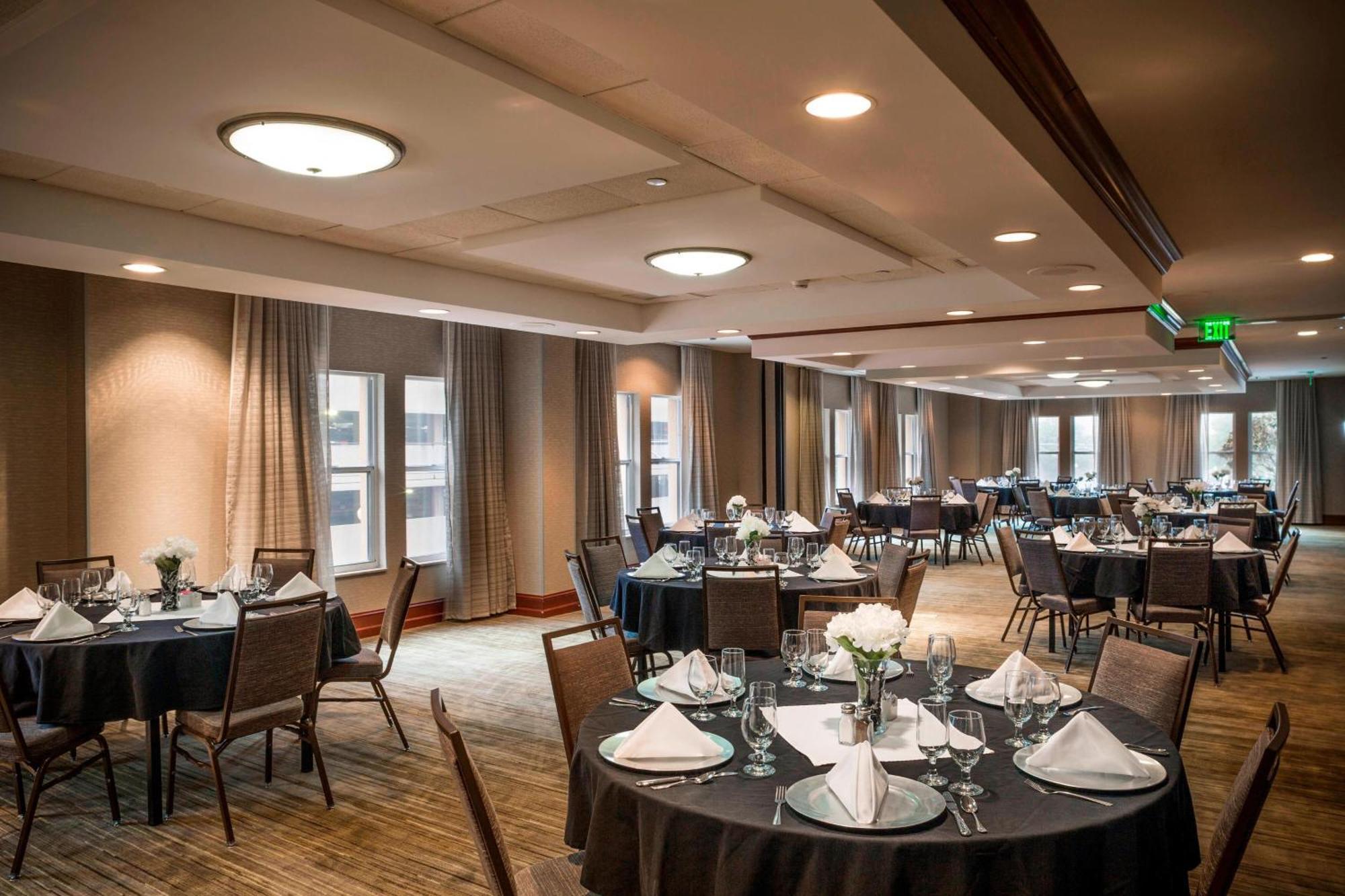 Courtyard By Marriott Norfolk Downtown Hotel Bagian luar foto