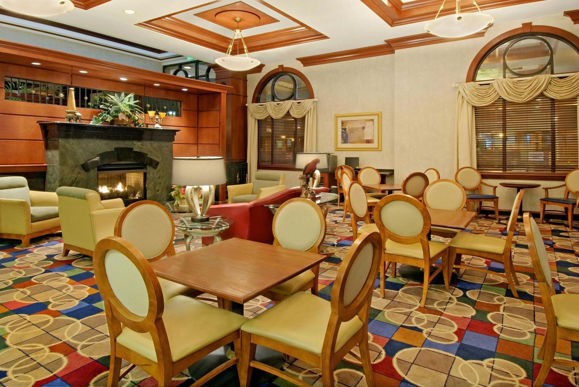 Courtyard By Marriott Norfolk Downtown Hotel Bagian luar foto