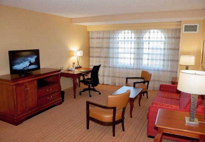 Courtyard By Marriott Norfolk Downtown Hotel Bagian luar foto