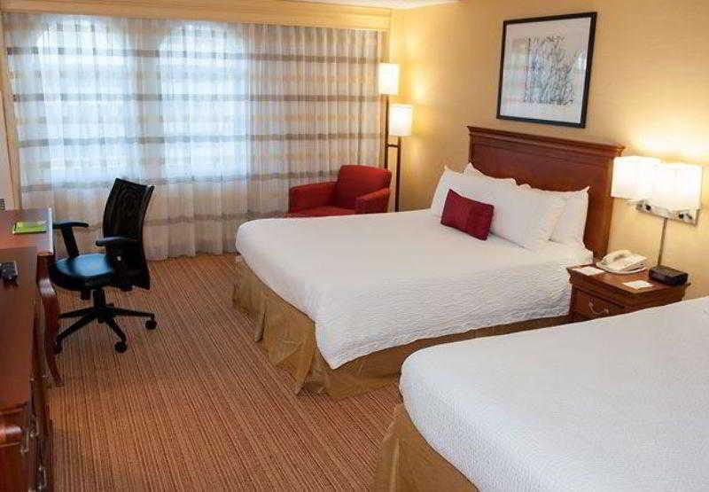 Courtyard By Marriott Norfolk Downtown Hotel Bagian luar foto